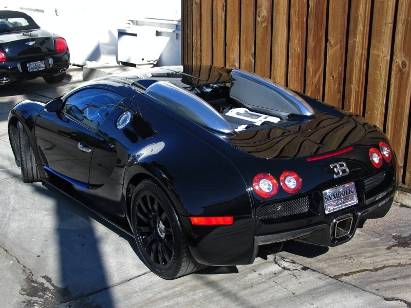 black bugatti veyron
