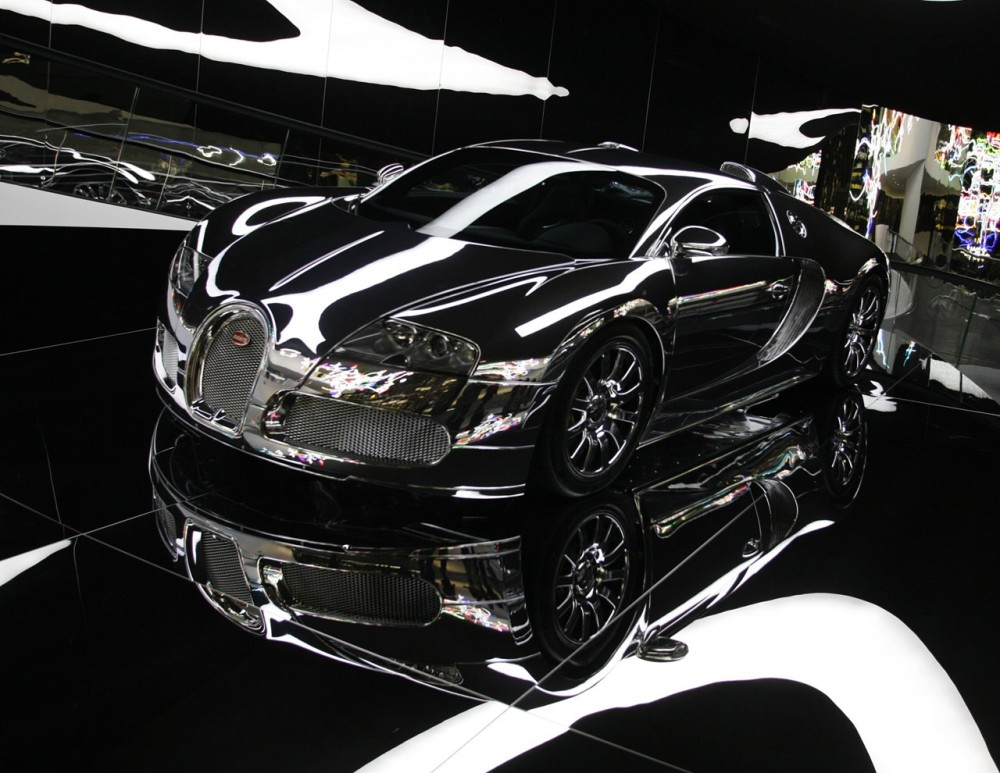 The highlight of the Premium Clubhouse is the new mirrorfinish Bugatti 