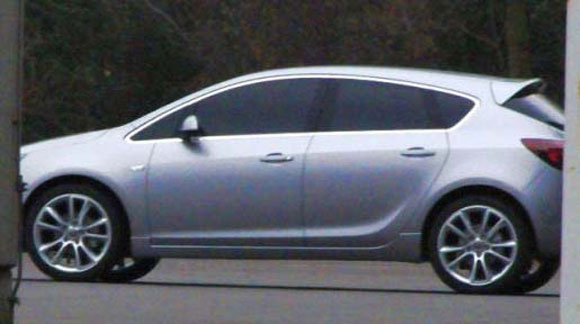 New 2010 Opel Astra Spied without Camouflage opelastra2010spyimg 1