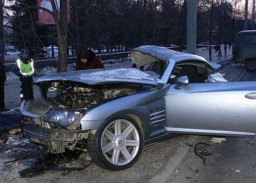 http://autoworld.files.wordpress.com/2009/03/chrysler-crossfire-crash-with-delivery-truck-in-russia-img_5.jpg