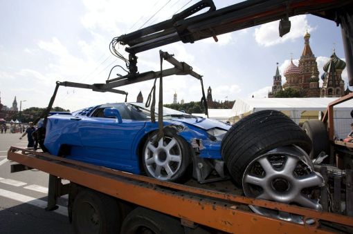 Bugatti EB 110 crash at 2009 Bavaria Moscow City Racing event img 1