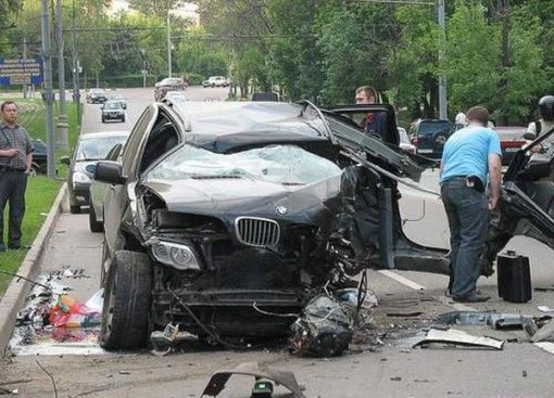 BMW X5 full crash img_6 | AutoWorld